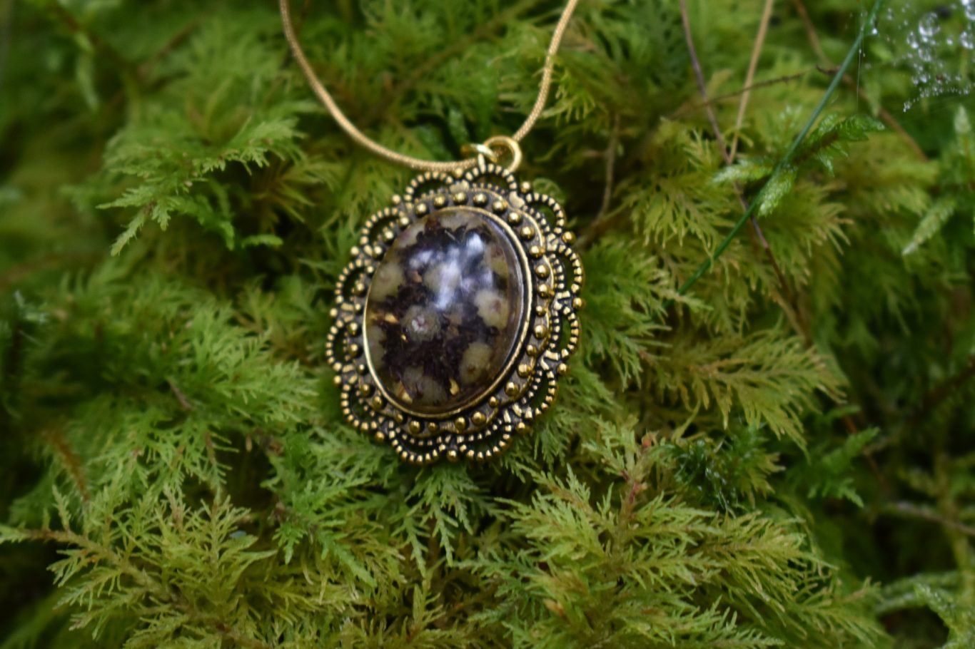 Essigbaumblüten in Resin
