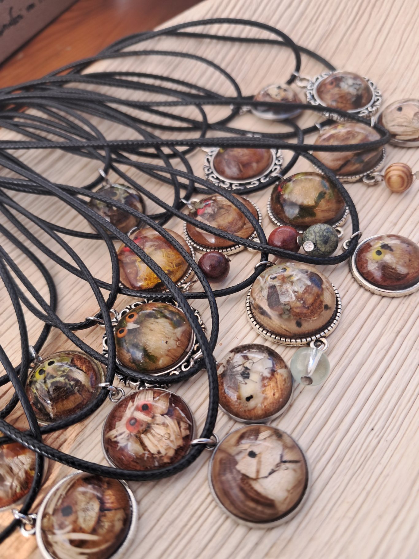 Tieramulette aus Naturmaterialien