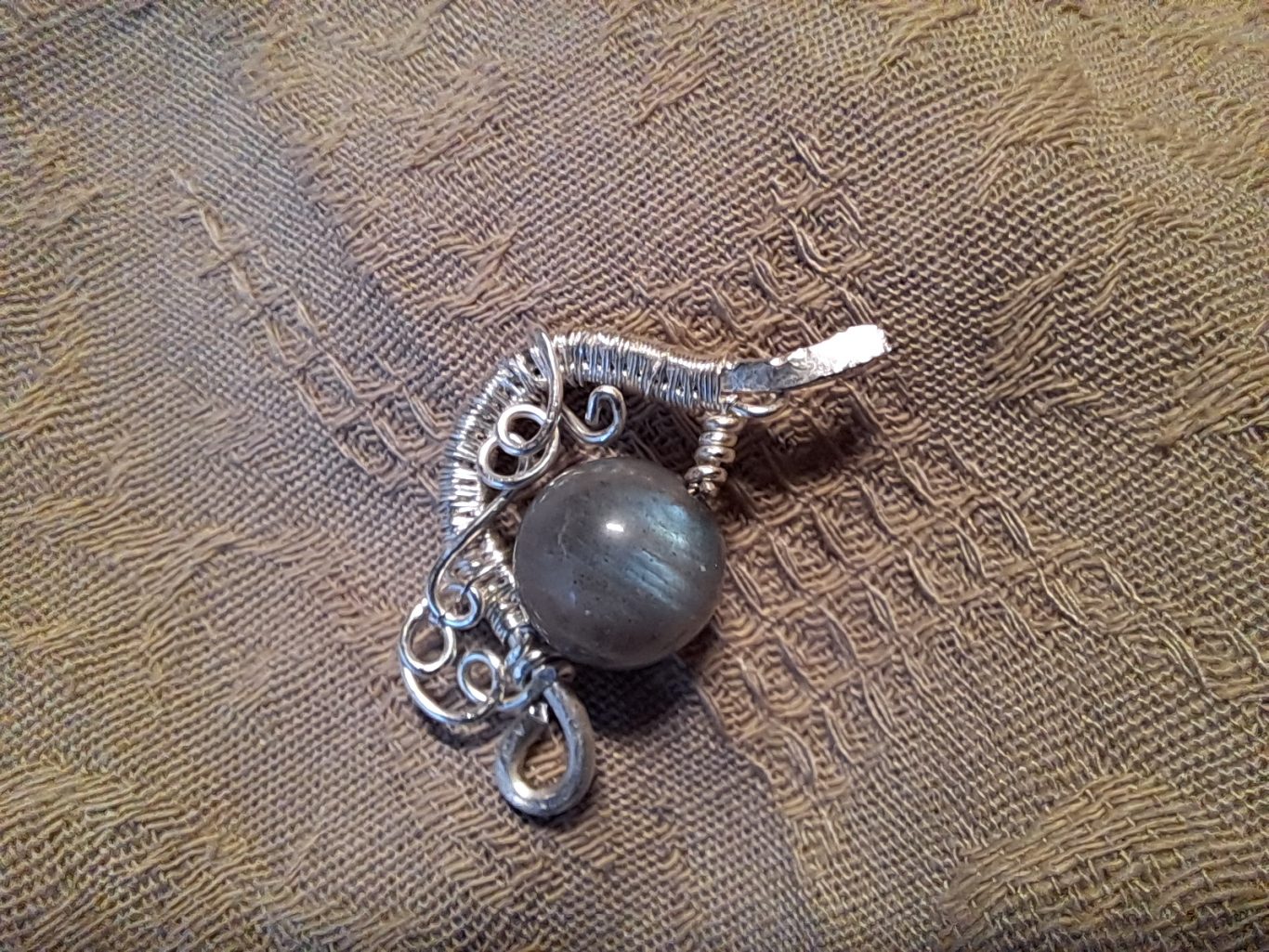 Labradorit und Silber