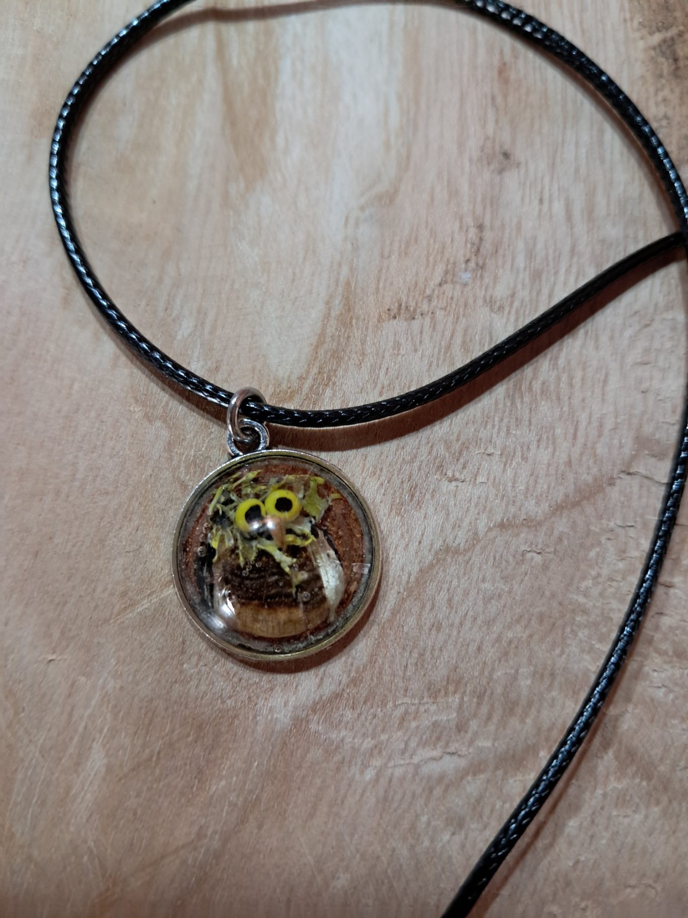 Eulenamulett aus Naturmaterialien